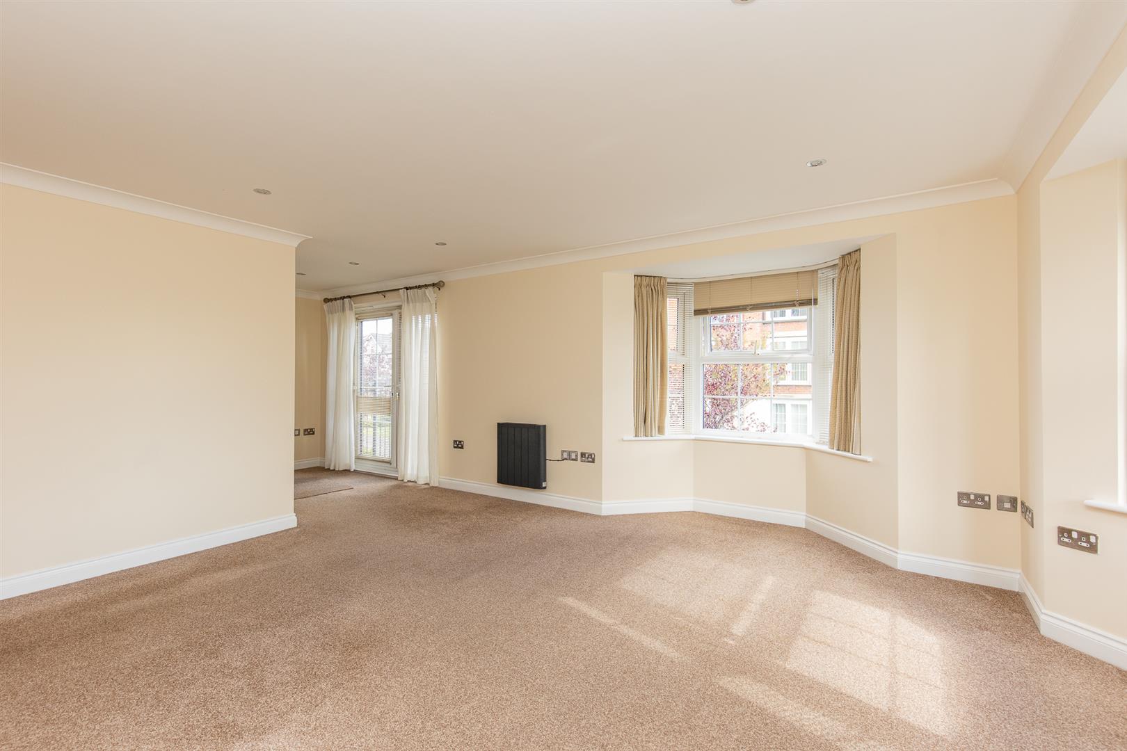 2 bed property in Marine Crescent, Chorley